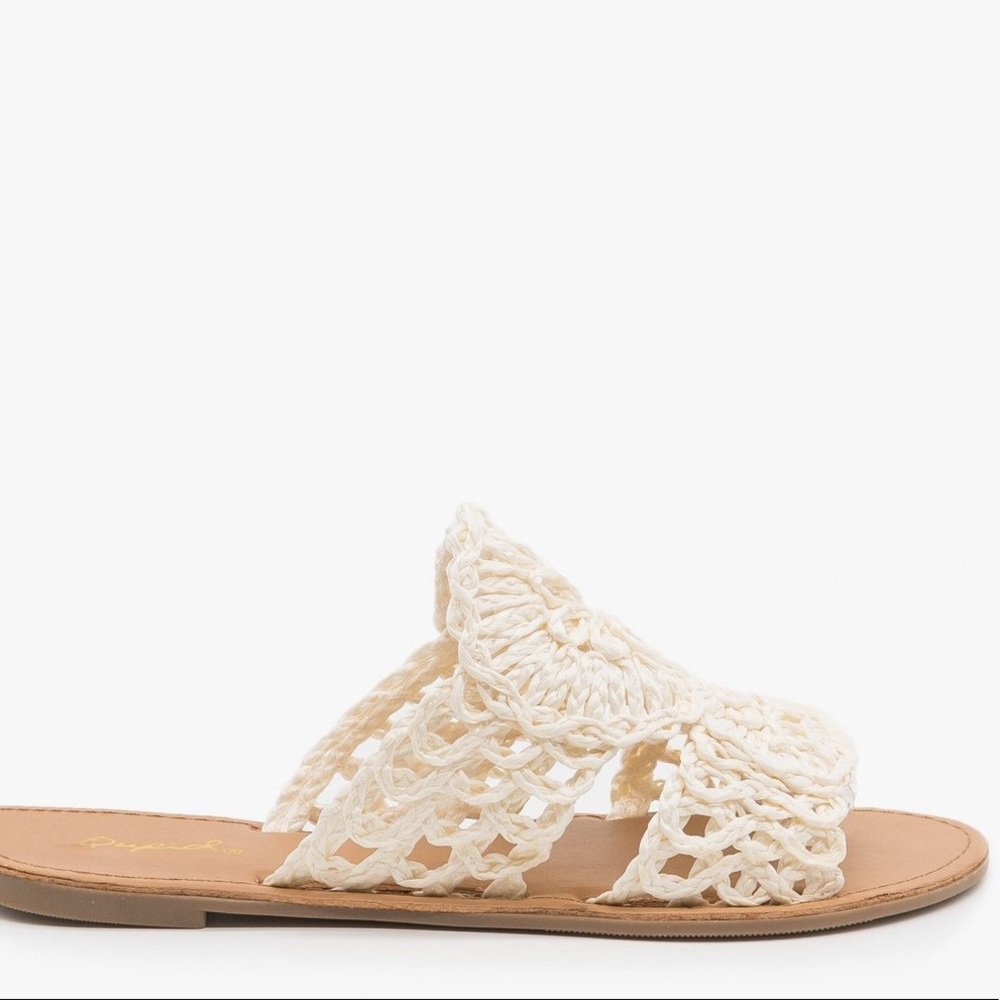 5.5 / 6 Qupid Athena Off-White Western Trend Crochet Flat Sandal